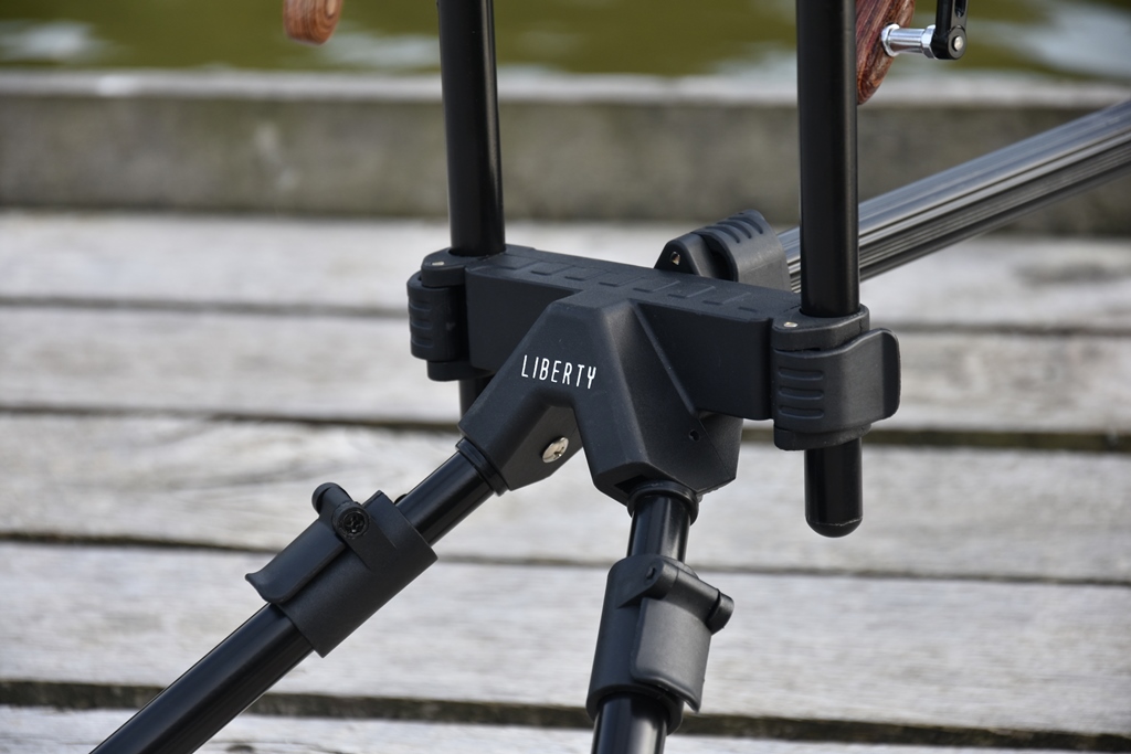 Csavaros forgókapocs gyűrűvel (Screw with Ring Swivel) - Közepes méret, 10 db-os csomag.